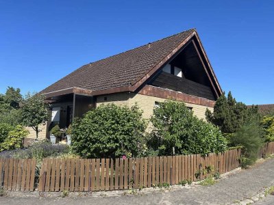 Einfamilienhaus in bester Lage mit Ausbaupotenzial und großem Grundstück!