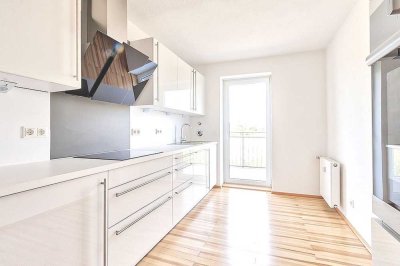 Traumhaft schöne hochwert. lichtdurchflutete 2-Z-W., Balkon, neuwert. mod. EBK, abgeschl. Stellplatz