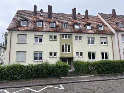 Teilsanierte DG-Wohnung, 3 ZKB