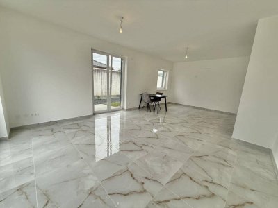 ***ERSTBEZUG IN FRANKENAU: HOCHWERTIGE DOPPELHAUSHÄLFTE MIT TERRASSE UND GARAGE***