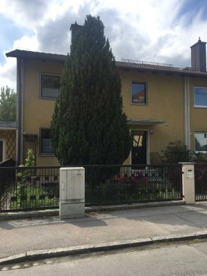 Helle, gepflegte 2-Zimmer-Wohnung mit Balkon, Garten und Hobbyraum in München Aubing