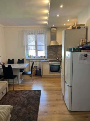 Stilvolle, vollständig renovierte 1,5-Raum-Wohnung mit Balkon und Einbauküche in Senden