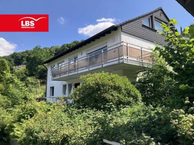 +++ EINFAMILIENHAUS MIT EINLIEGERWOHNUNG UND 3 GARAGEN +++