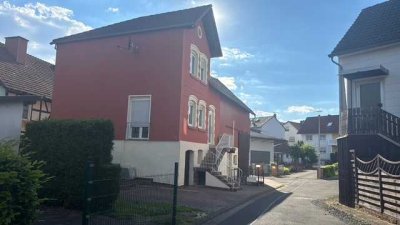 Kernsaniertes Einfamilienhaus mit Einliegerwohnung und Scheune in Wächtersbach