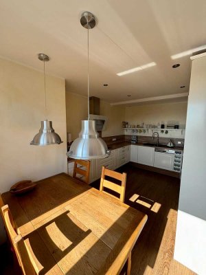 Kamin, Einbauküche, 2 Bäder - moderne 3,5 Zimmer Wohnung im Altbau nahe Parkanlage in Wuppertal