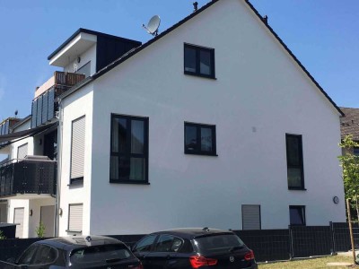 Neuwertige, moderne 3-Zi-Wohnung mit Südbalkon, EBK und Aufzug