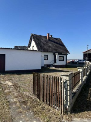 Freistehendes Einfamilienhaus mit Garten