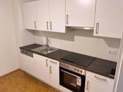 Sanierter 3 ZIMMER-Neubau, extra Küche neu möbliert, Bad/Wanne, WC, Lift, WG-tauglich, nähe Neue TU!