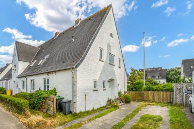 "Weiße Siedlung" - Endhaus mit Ausbaupotenzial in Strandnähe