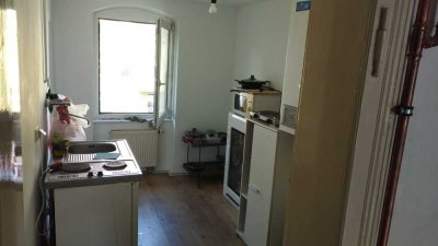 1 Zimmer ist in einer 3-Zimmer-Wohnung zu vermieten