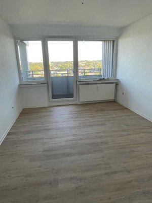 Helle 2,5-Zimmer Wohnung im 12. OG mit Balkon in Gelsenkirchen-Buer