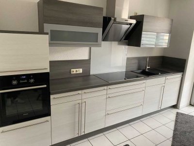 Helle 2,5-Zimmer-Wohnung mit moderner Küche in ruhigem MFH