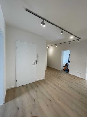 Großzügige 3-Zimmer Wohnung mit Balkon, Erstbezug nach Komplettrenovierung