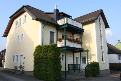 Neuwertige 2-Zimmer-DG-Wohnung mit Balkon in Overath Marialinden