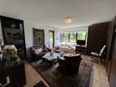 Charmante Hochparterre-Wohnung mit Balkon, Gemeinschaftspool & Sauna