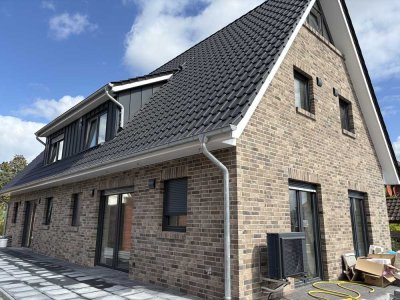 Neubau-Doppelhaushälfte in zentraler Lage in 26180 Rastede