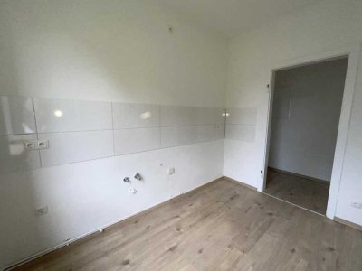 Schicke renovierte 3-Zimmer-Wohnung mit Tageslichtbadezimmer mit Wanne