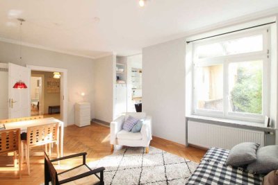Stilvolle 6-Zimmer-Altbauwohnung mit Balkon in München – Vereinigung zweier Einheiten möglich!