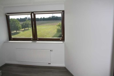 Erstbezug nach Sanierung: Schöne 2-Zimmer-DG-Wohnung in Laudert