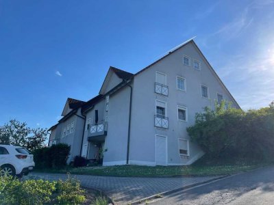 Schöne 2,5-Zimmer-Maisonette-Wohnung mit Einbauküche und Tageslichtbad