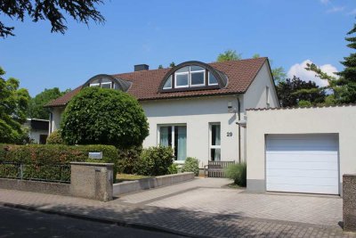 Freistehendes Einfamilienhaus mit Terrasse & großem Garten in Groß-Gerau