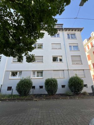 3-Zi. Wohnung mit Balkon und EBK, WG-geeignet!