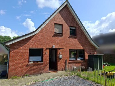 Geräumige Doppelhaushälfte in ländlicher Lage mit kleinem Garten