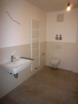 Exklusive , helle 3-Raum-EG-Wohnung mit gehobener Innenausstattung mit Terrasse & Garten in Rösrath