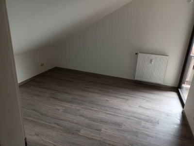 Schöne 3-Zimmer-DG-Wohnung mit Balkon in Alzenau