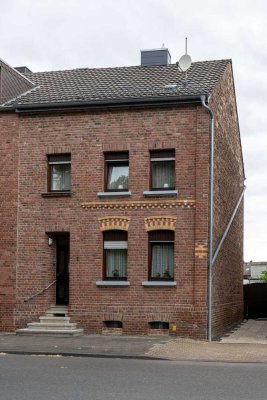Gepflegtes Einfamilienhaus mit Ausbaureserve in ruhiger und zentraler Wohnlage von Kreuzau