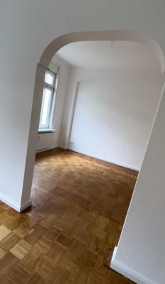 Schöne, sanierte 2-Zimmer-Wohnung mit moderner Einbauküche, Garten & großem Keller (ab 01.12. frei)