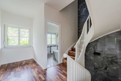 Erstbezug nach Sanierung – Exklusive 4-Zimmer-Maisonettewohnung im Herzen Zehlendorfs EBK DT