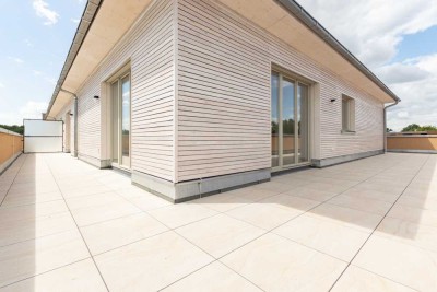 Neubau | Erstbezug | Dachgeschosstraum mit umlaufender Dachterrasse | 2 Bäder | Aufzug | Stellplatz