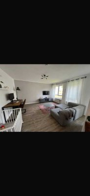 Modernisierte Wohnung mit drei Zimmern sowie Balkon und EBK in Nürnberg