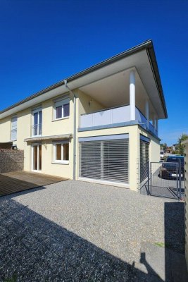 Architekten-Doppelhaushälfte mit Stil, Garten &amp; Großzügige Terrasse im Obergeschoss