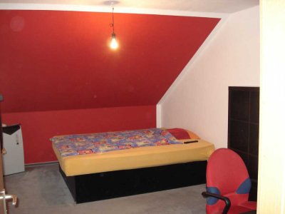 Helle, gemütliche 2-Zimmer Dachgeschosswohnung mit Loggia in Leverkusen-Schlebusch