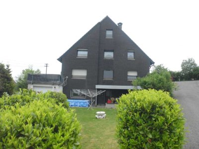 Freistehendes 2-Familienhaus mit Garage in Gummersbach, Hauptwohnung derzeit frei!