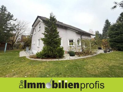 1391 - Hof: Attraktives Einfamilienhaus mit Garten und Garage