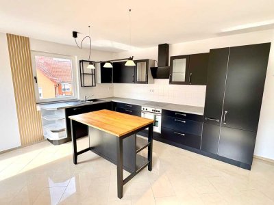 Frisch renovierte Wohnung mit viel Platz und Charme inkl. Garage, Dachterrasse, Kamin, EBK