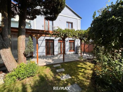 Haus Topzustand mit Klimaanlage und PV Anlage