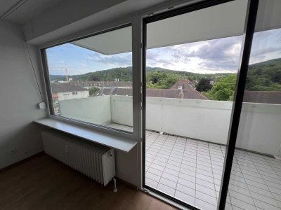Sehr schöne 2-Zimmer Wohnung mit Balkon und neuer EBK in Baden-Baden frisch renoviert, sehr sonnig