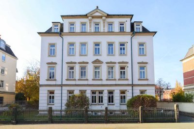 +++ Bezugsfrei! 2-Zimmer-Appartment mit offener Wohnküche in charmantem Altbauflair +++