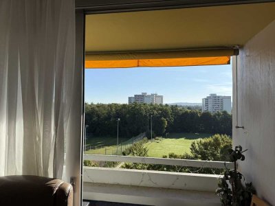 Helle 3-Zimmer-Maisonette-Wohnung mit Einbauküche und Weitblick