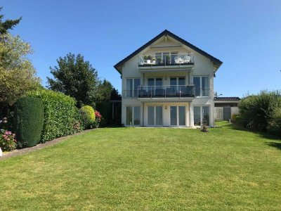 Komfortable Wohnung mitten im Grünen mit ca. 30 m² Süd-West-Terrasse und Gartennutzung