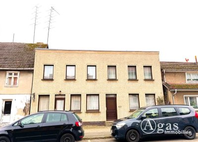 Einfamilienhaus mit Garage und Nebengebäude in Friesack