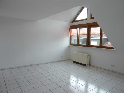 Helle, gepflegte 3-Zimmer-DG-Wohnung in Ludwigsburg/Stadtmitte