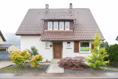 Charmantes Einfamilienhaus mit Garten, Garage und Freistellplatz in Aalen