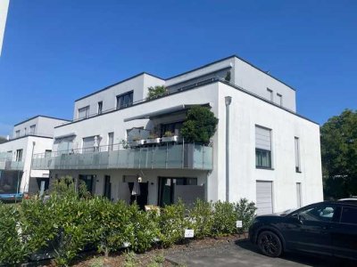 Lichtdurchflutetes, großzügiges Penthouse, 4 Zimmer, mit Aufzug  und  2 Tiefgaragenstell