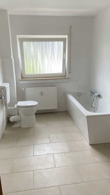 Freundliche und modernisierte 3-Zimmer-Hochparterre-Wohnung mit Balkon in Limeshain-Hainchen