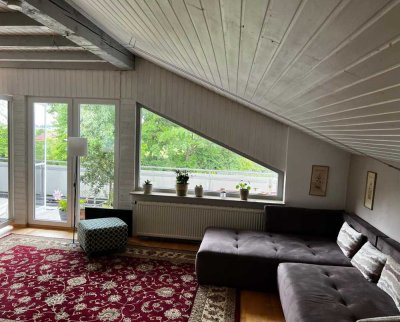 Attraktive und gepflegte 3-Raum-Dachgeschosswohnung mit Balkon und Einbauküche in Berghülen